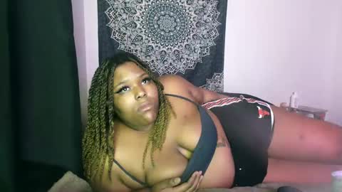 Snapshot of curvybcelinemixe chatting on February 26, 2:37 am Cline  online show from February 26, 2:37 am