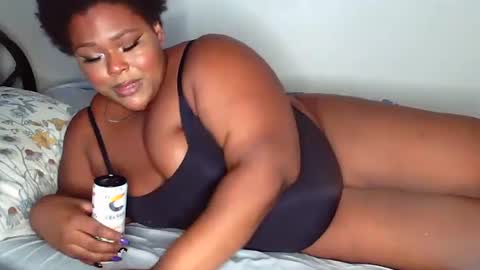 Snapshot of curvybcelinemixe chatting on October 5, 2:54 am Cline  online show from October 5, 2:54 am