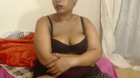 Snapshot of curvycutiexx94 chatting on February 16, 9:38 pm curvycutiexx94 online show from February 16, 9:38 pm
