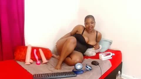 Snapshot of curvycutiexx94 chatting on October 1, 7:03 am curvycutiexx94 online show from October 1, 7:03 am