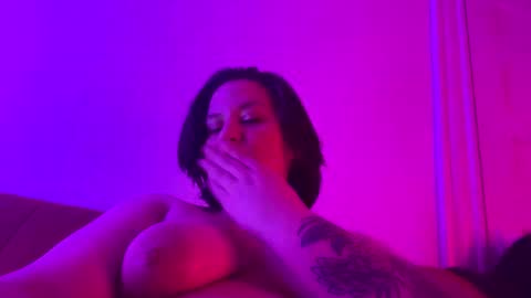 Snapshot of curvyflora chatting on February 23, 5:01 am CurvyFlora online show from February 23, 5:01 am