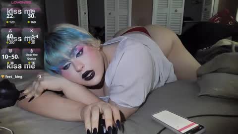 Snapshot of curvygothfemboy chatting on January 30, 8:42 pm Curvygothfemboy online show from January 30, 8:42 pm