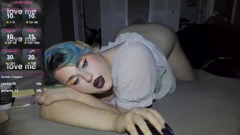 Snapshot of curvygothfemboy chatting on February 1, 4:03 am Curvygothfemboy online show from February 1, 4:03 am