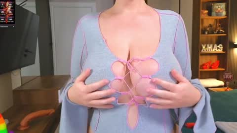 Snapshot of curvyjules69 chatting on December 13, 5:05 am CurvyJules online show from December 13, 5:05 am