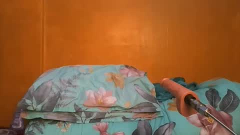 curvylyin online show from January 6, 9:24 am