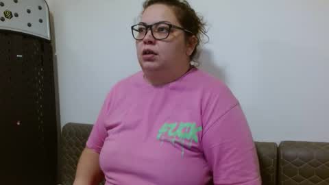 Snapshot of curvymomylore chatting on March 5, 11:23 pm Lore online show from March 5, 11:23 pm