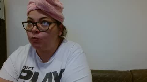 Snapshot of curvymomylore chatting on March 12, 12:50 am Lore online show from March 12, 12:50 am