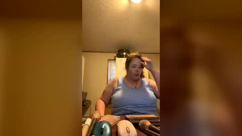 Snapshot of curvyplayday chatting on June 25, 1:05 am dahlia -kim online show from June 25, 1:05 am