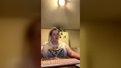 Snapshot of curvyplayday chatting on July 6, 2:41 am dahlia -kim online show from July 6, 2:41 am