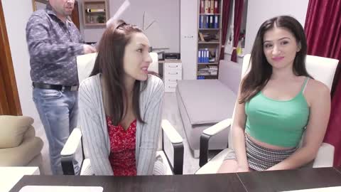  and follow twittercute00kiara2 online show from December 12, 8:57 am