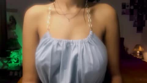 Snapshot of cute_alishaa chatting on May 5, 5:32 pm Alisha online show from May 5, 5:32 pm