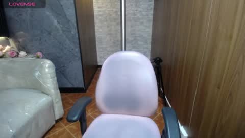 Snapshot of cute_angel_1 chatting on July 3, 3:13 am cute_angel_1 online show from July 3, 3:13 am