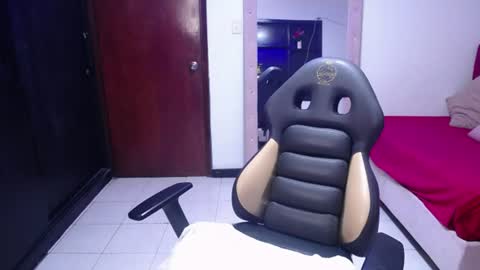Snapshot of cute_angel_1 chatting on July 6, 11:29 pm cute_angel_1 online show from July 6, 11:29 pm