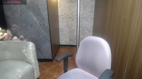 Snapshot of cute_angel_1 chatting on July 14, 3:00 am cute_angel_1 online show from July 14, 3:00 am
