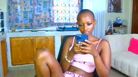 Snapshot of cute_annah chatting on May 27, 6:43 am cute annah online show from May 27, 6:43 am