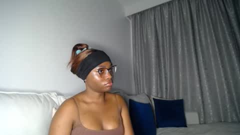 Liya online show from April 23, 2:24 am