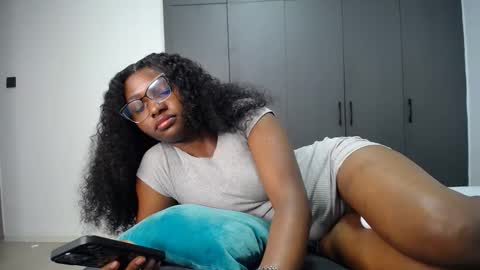 Snapshot of cute_ass18 chatting on May 17, 5:53 pm Liya online show from May 17, 5:53 pm