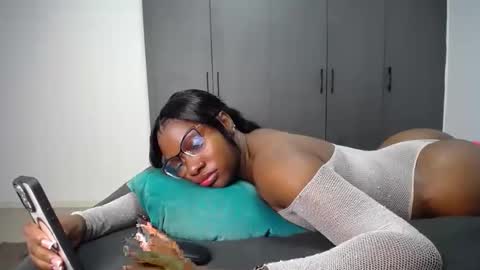Snapshot of cute_ass18 chatting on May 23, 12:05 am Liya online show from May 23, 12:05 am