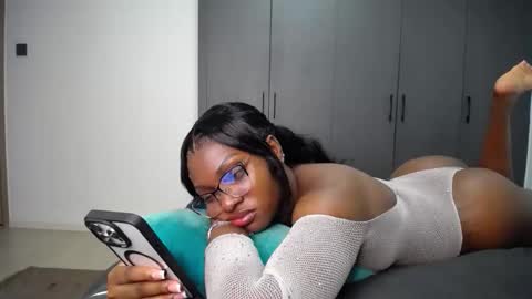 Snapshot of cute_ass18 chatting on May 23, 8:02 pm Liya online show from May 23, 8:02 pm