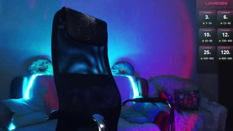 Snapshot of cute_betty chatting on December 24, 4:11 am Betty online show from December 24, 4:11 am