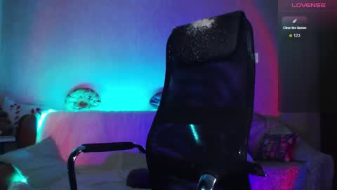 Snapshot of cute_betty chatting on October 6, 12:13 pm Betty online show from October 6, 12:13 pm