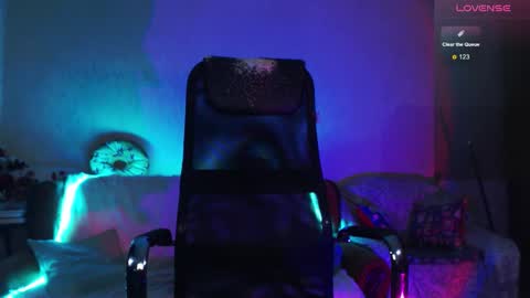 Snapshot of cute_betty chatting on November 15, 4:25 pm Betty online show from November 15, 4:25 pm