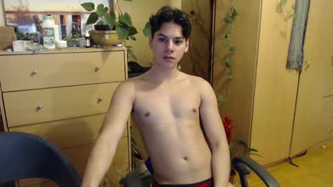 Snapshot of cute_boy859 chatting on December 24, 8:16 pm Tomas online show from December 24, 8:16 pm