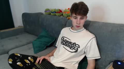 Snapshot of cute_brian chatting on February 11, 12:37 pm Im Brian online show from February 11, 12:37 pm