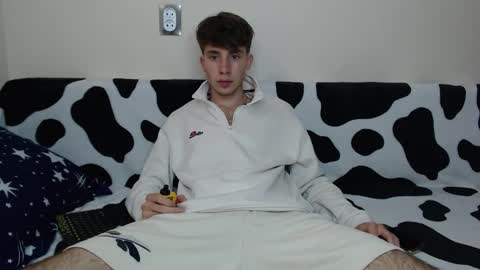 Snapshot of cute_brian chatting on September 13, 9:31 am Im Brian online show from September 13, 9:31 am