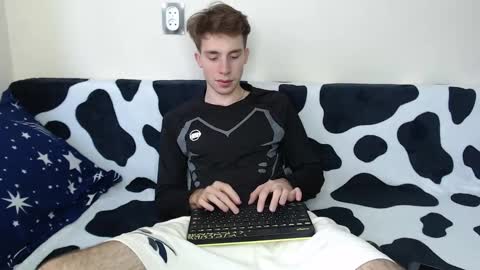 Snapshot of cute_brian chatting on September 14, 9:52 am Im Brian online show from September 14, 9:52 am