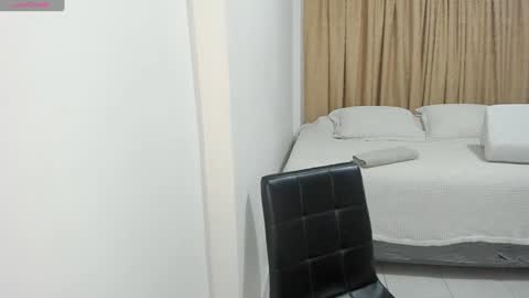 Snapshot of cute_brunett chatting on January 8, 5:37 am Sara online show from January 8, 5:37 am