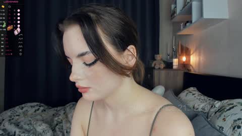 Snapshot of cute_caprice chatting on December 22, 4:17 am Alexa online show from December 22, 4:17 am