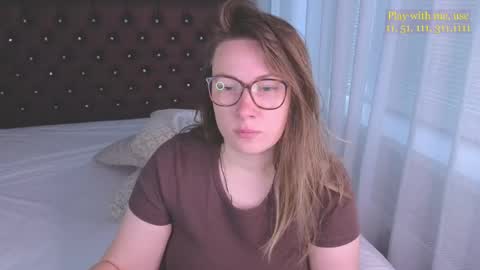 Snapshot of cute_darina chatting on May 11, 1:22 am Everyday stream in the same time online show from May 11, 1:22 am
