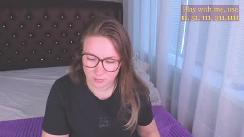 Snapshot of cute_darina chatting on June 19, 1:54 am Everyday stream in the same time online show from June 19, 1:54 am