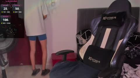 Snapshot of cute_diego_ chatting on June 4, 11:00 pm Diego online show from June 4, 11:00 pm