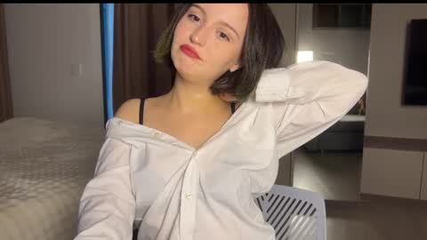 Snapshot of cute_emiliya chatting on April 1, 2:56 am Emily online show from April 1, 2:56 am