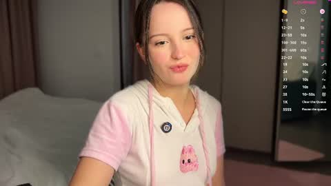 Snapshot of cute_emiliya chatting on July 26, 12:23 pm Emily online show from July 26, 12:23 pm