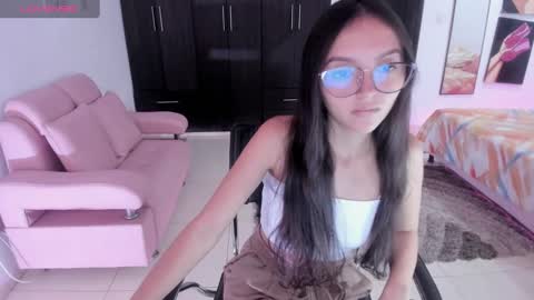 Snapshot of cute_fox_1 chatting on September 9, 1:43 pm Bella Fox online show from September 9, 1:43 pm