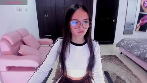 Snapshot of cute_fox_1 chatting on September 15, 1:11 pm Bella Fox online show from September 15, 1:11 pm