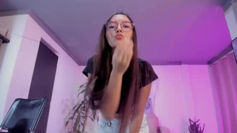 Snapshot of cute_fox_1 chatting on November 24, 12:49 pm Bella Fox online show from November 24, 12:49 pm