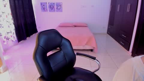 Snapshot of cute_fox_1 chatting on January 7, 3:36 pm Bella Fox online show from January 7, 3:36 pm