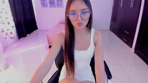 Snapshot of cute_fox_1 chatting on January 8, 2:52 pm Bella Fox online show from January 8, 2:52 pm