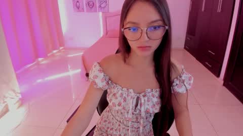 Snapshot of cute_fox_1 chatting on January 17, 2:44 pm Bella Fox online show from January 17, 2:44 pm