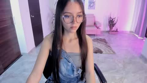 Snapshot of cute_fox_1 chatting on February 6, 3:48 pm Bella Fox online show from February 6, 3:48 pm