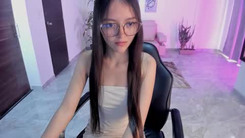 Snapshot of cute_fox_1 chatting on February 7, 3:27 pm Bella Fox online show from February 7, 3:27 pm