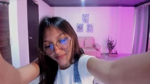 Snapshot of cute_fox_1 chatting on February 13, 2:57 pm Bella Fox online show from February 13, 2:57 pm