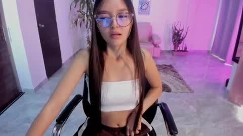 Snapshot of cute_fox_1 chatting on February 23, 3:31 pm Bella Fox online show from February 23, 3:31 pm