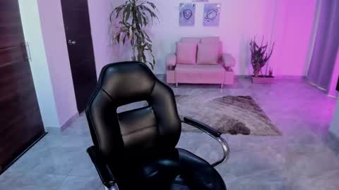 Snapshot of cute_fox_1 chatting on February 25, 4:38 pm Bella Fox online show from February 25, 4:38 pm