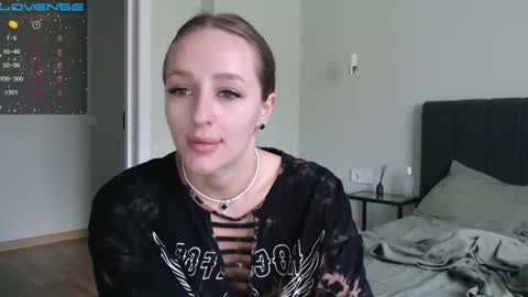 cute_girl_mia__ online show from July 4, 6:30 am
