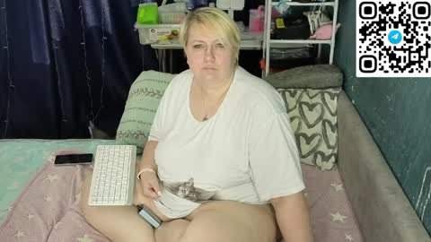 Snapshot of cute_hanna_bbw chatting on April 3, 12:58 pm Hanna online show from April 3, 12:58 pm